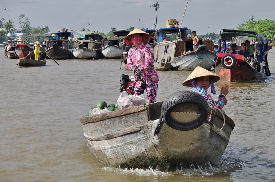 Chợ nổi Cái Răng, điểm ghé chân khi thuê xe đi Đất Mũi qua Cần Thơ